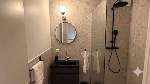 UG Business Apartment - 