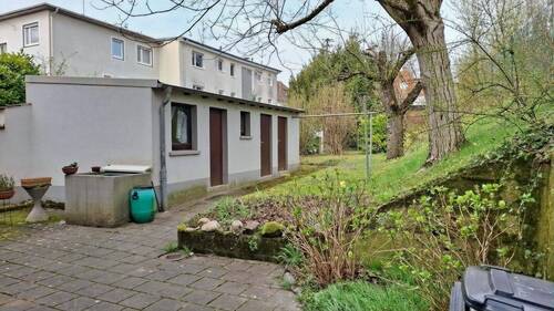 Nebengebäude - Doppelhaushälfte mit 180,00 m&sup2; in Frankfurt zum Kaufen