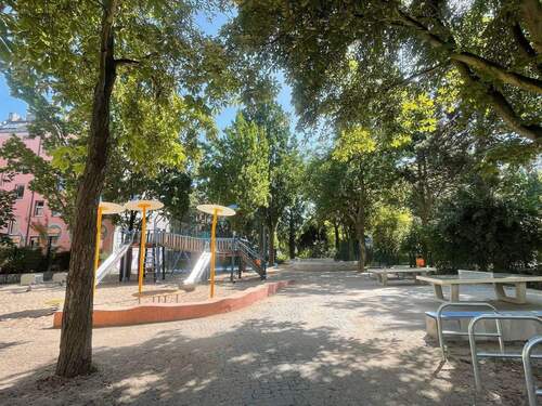 benachbarter Spielplatz.jpg - 