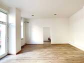 Zimmer 1 - Blick zur Küche.jpg - Büro mit 42,60 m&sup2; in Berlin zum Kaufen