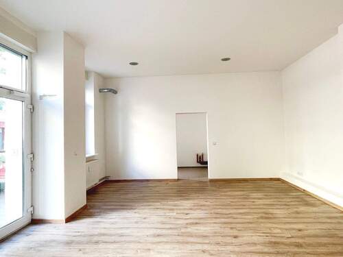 Zimmer 1 - Blick zur Küche.jpg - Büro mit 42,60 m&sup2; in Berlin zum Kaufen