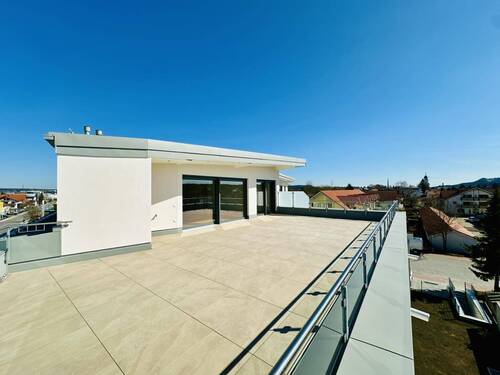 GROSSFLÄCHIGE DACHTERRASSE - 