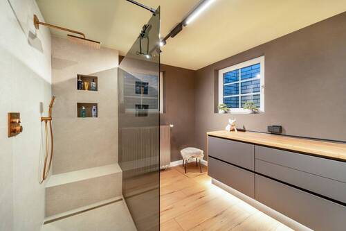 Hauswirtschaftsraum im mit Dusche Kellergeschoss - 