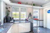 Küche mit Außenzugang - 8 Zimmer Einfamilienhaus in Rheda-Wiedenbrück