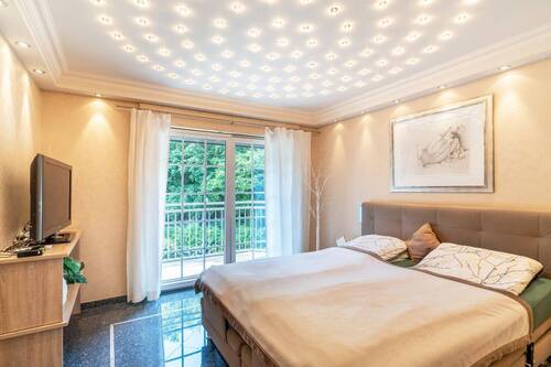 Schlafzimmer mit Balkon - 