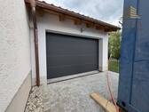 Garage mit elektrischem Tor - 
