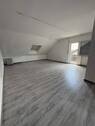 Wohnbereich - Bezugsfreie 4-Zimmer-Dachgeschosswohnung mit Balkon - provisionsfrei