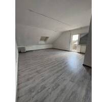 Bezugsfreie 4-Zimmer-Dachgeschosswohnung mit Balkon - provisionsfrei - Bruchköbel