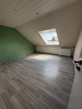 Kinderzimmer 1 - 4 Zimmer Etagenwohnung zum Kaufen in Bruchköbel