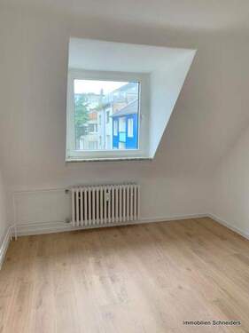 Wohnzimmer - 2 Zimmer Etagenwohnung in Duisburg