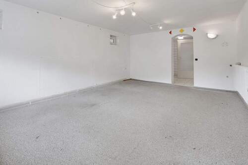 Einliegerwohnung OG - 5 Zimmer Einfamilienhaus zum Kaufen in Siegen