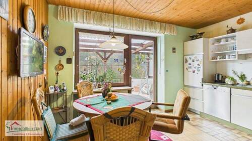 EG - Küche mit Zugang zum Balkon - 6 Zimmer Doppelhaushälfte in Serrig