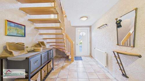 Flur EG - 5 Zimmer Einfamilienhaus in Temmels