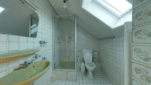 Badezimmer im 2. OG - Einfamilienhaus mit 122,00 m&sup2; in Ratingen zum Kaufen