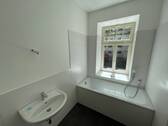 Bad mit Fenster.JPG - 