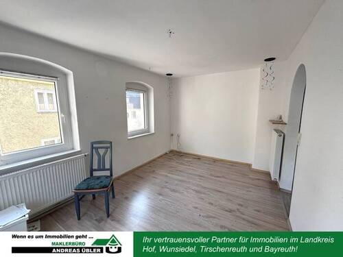 Wohnzimmer - 5 Zimmer Einfamilienhaus zum Kaufen in Schirnding