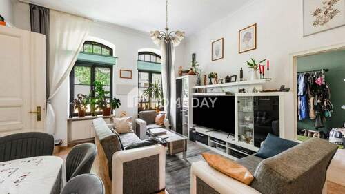 Wohnzimmer 1 - 4 Zimmer Etagenwohnung zum Kaufen in Leipzig