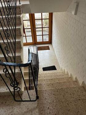 Treppenhaus-Aufgang - 