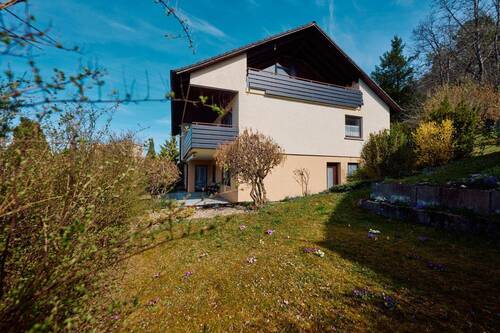 Objektansicht mit Garten - 