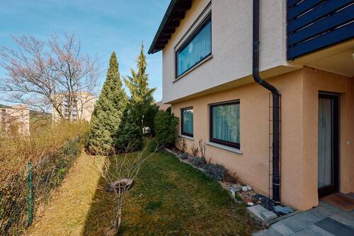 Gartenansicht vor dem Objekt - 