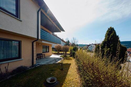 Gartenansicht vor dem Objekt - 