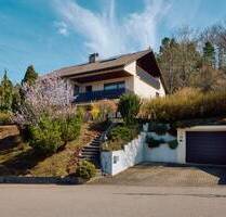 Platz für die ganze Familie - charmantes Einfamilienhaus mit Einliegerwohnung und Weitblick - Wehingen