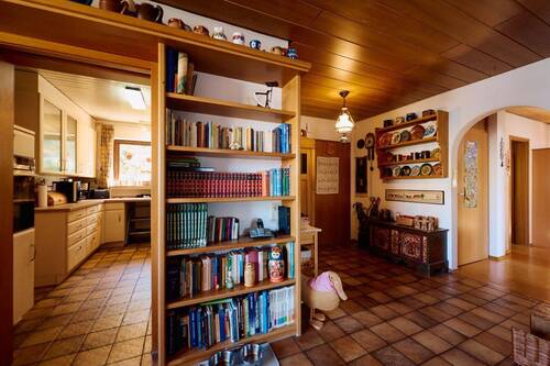 Erdgeschoss, Flurbereich / Eingang mit Blick zur Küche - 