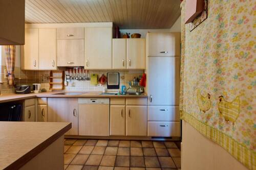 Erdgeschoss, Küche mit Einbauküche - 