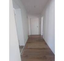 +++ frisch renoviert! +++ 4 Zimmer Wohnung mit 2 Badzimmer +++ - Glauchau