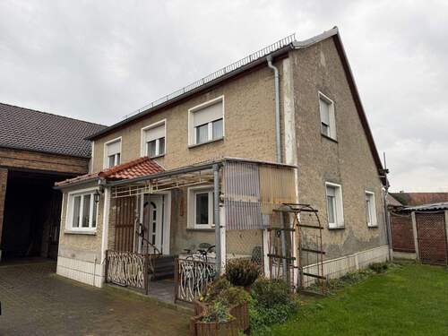 Hausansicht - Gepflegtes Einfamilienhaus mit Garage und Garten in Rosian