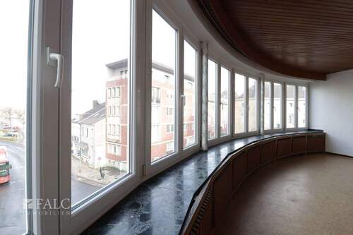 Geschwungenes Fensterband - 