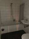 Badezimmer mit Badewanne - 
