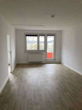 Wohnzimmer mit Balkon - 