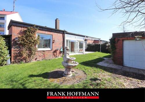 V11177 Titelbild - Platzreicher Bungalow mit Carport und Garage in Rellingen