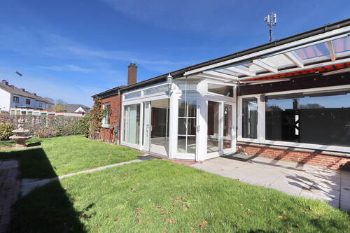 Rückansicht und Terrasse Nr. 1 - 5 Zimmer Bungalow in Rellingen