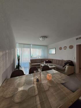 Wohnzimmer - 4 Zimmer Etagenwohnung zum Kaufen in Leverkusen