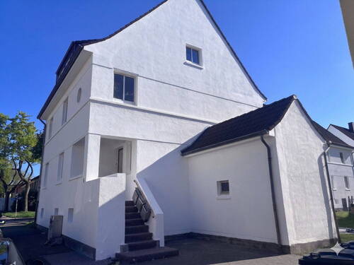 Frontansicht rechts - Gepflegtes Mehrfamilienhaus inklusive 6 Jahren Mietgarantie