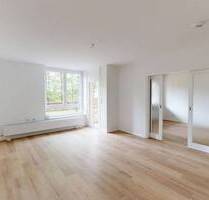 ** Für Familien: Vollständig renovierte 5-Zimmer-Wohnung mit TAGESLICHTBAD und TERRASSE in Roding! **