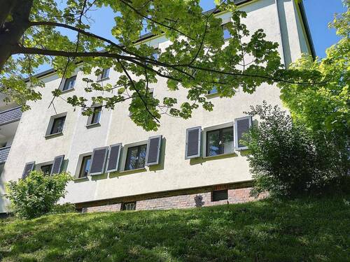 Hausansicht - NEU sanierte Altbauwohnung mit Tageslichtbad