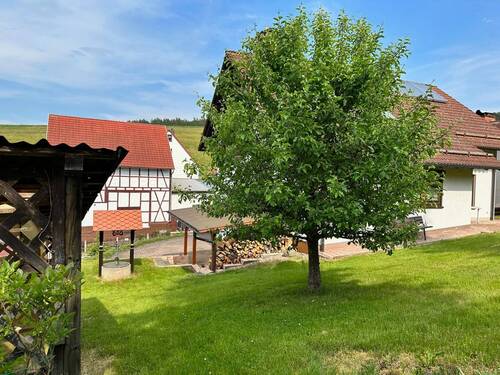 schöner Garten - 6 Zimmer Einfamilienhaus in Schwallungen / Zillbach