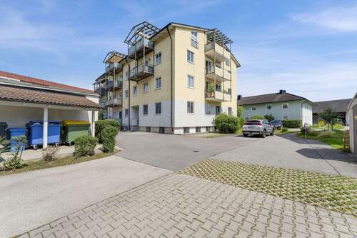 Hausansicht - 4 Zimmer Etagenwohnung zum Kaufen in Freilassing