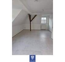 Wohlfühlwohnung unterm Dach! Wohnküche ... Tageslichtbad mit Wanne und Dusche! - Riesa Gröba