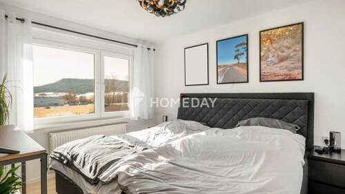 1. OG Schlafzimmer 1 - 