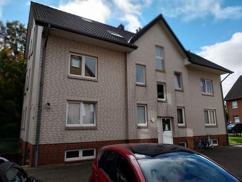 Hausansicht - Licht durchflutete 3 Zimmerwohnung in der Hermann-Ehlers Straße 11b