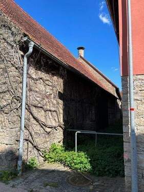 .. mit großer Scheune ! - 