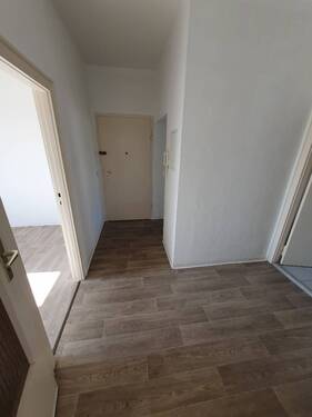 Flur Persp. 1 - 3 Zimmer Etagenwohnung zur Miete in Altenburg