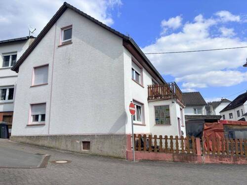 Seitenansicht - 8 Zimmer Einfamilienhaus zum Kaufen in Gemünden