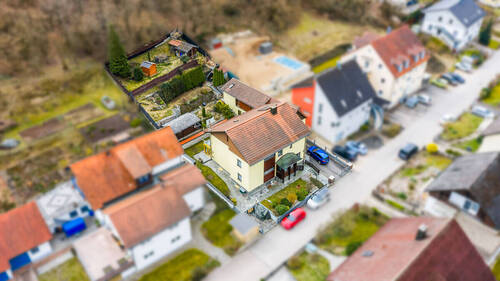 Luftbild - 8 Zimmer Einfamilienhaus in Regenstauf