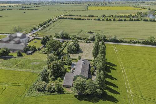 Drohnenaufnahme (5) - Resthof in schöner Feldrandlage von Vadersdorf mit diversen Nutzungs- und Gestaltungsoptionen