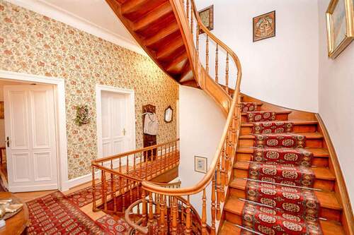 Treppenhaus - Einfamilienhaus mit 210,00 m&sup2; in Brühl zum Kaufen